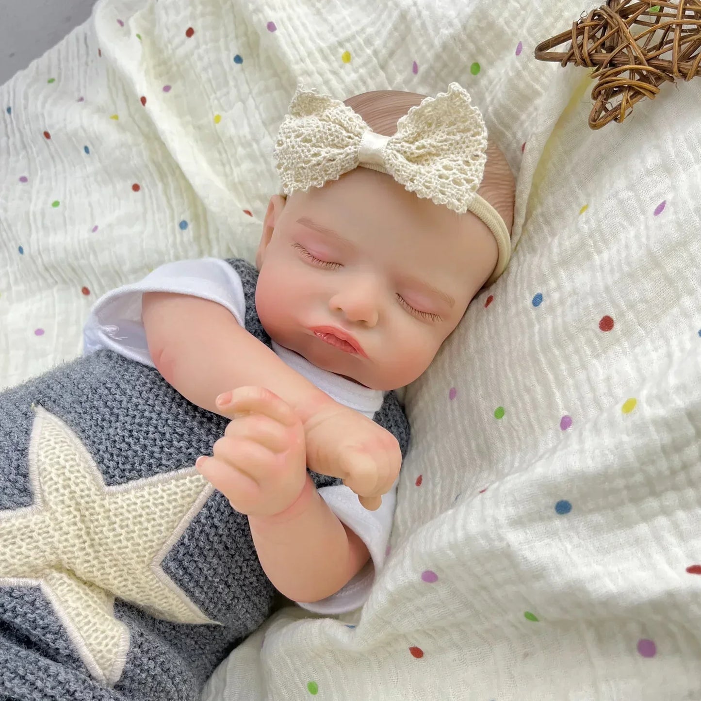 20 Zoll 3D-bemalte Rosalie Reborn Puppe schlafend in grauen Sternenoutfits