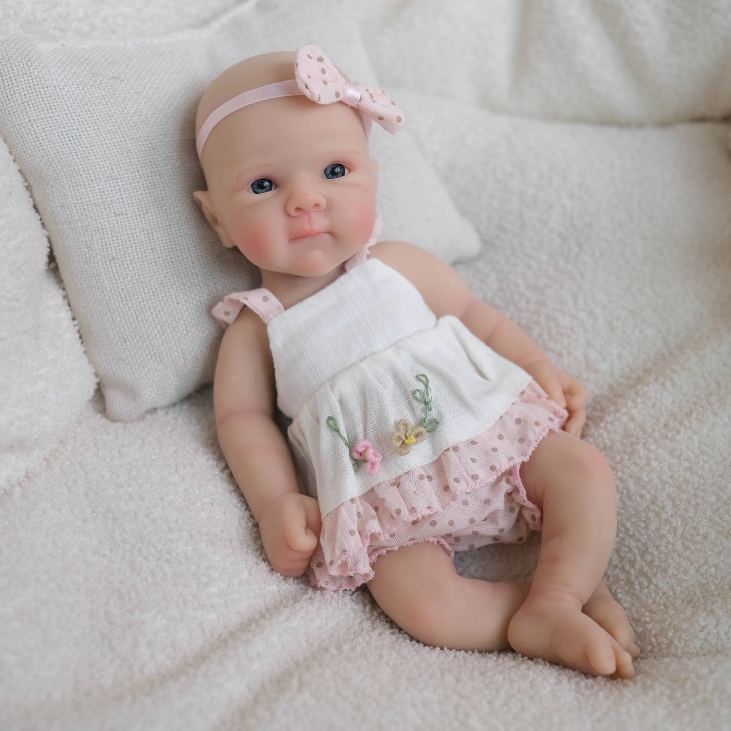 20 cm weiche Vollsilikon-Bettie-Reborn-Babypuppe im weißen Kleid