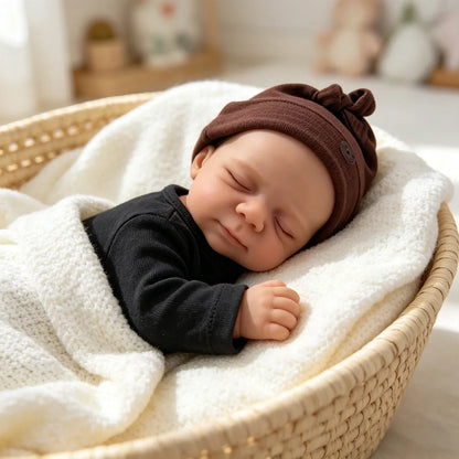 45 cm weiches Vollsilikon-Reborn Baby Pascale im schwarzen Jumpsuit
