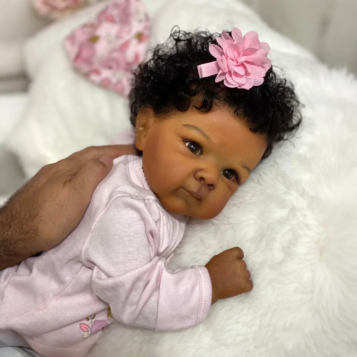 18 Zoll lockiges Haar dunkle Haut weiche Berührung kuscheliges Reborn Baby Mädchen-Bettie
