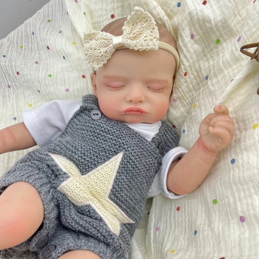20 Zoll 3D-bemalte Rosalie Reborn Puppe schlafend in grauen Sternenoutfits