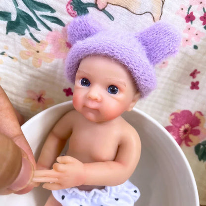 15 cm Mini-Reborn-Puppe Mädchen Bettie aus Vollsilikon mit blauen Augen