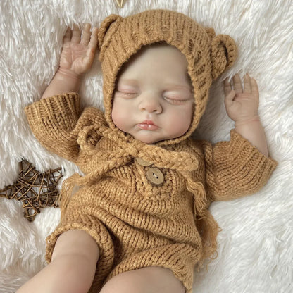 19 Zoll 3D-bemalte Reborn Puppe Irys mit geschlossenen Augen in brauner Strickkleidung