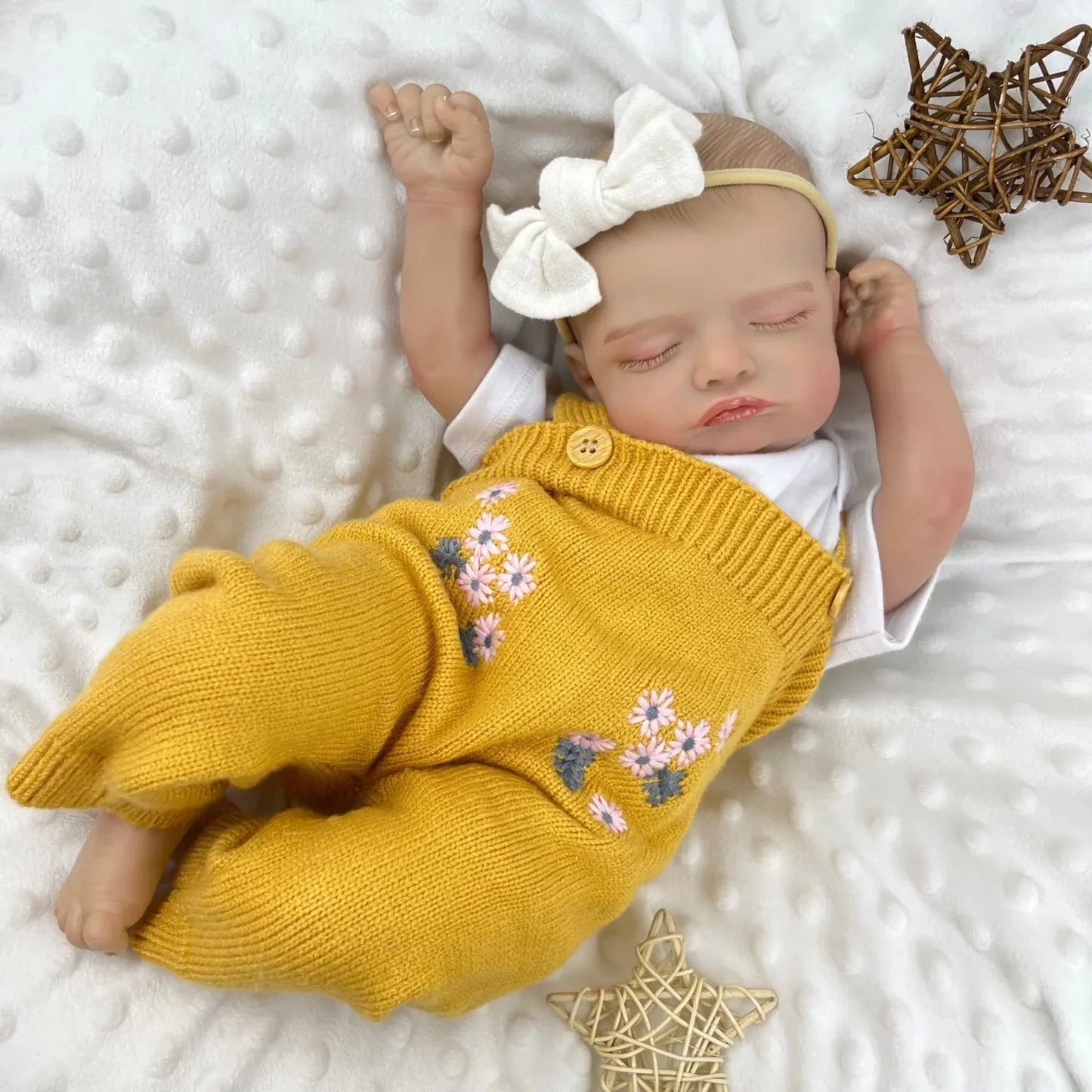 20 Zoll 3D-bemalte Rosalie Reborn Puppe schlafend in gelben Strickoutfits
