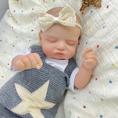 20 Zoll 3D-bemalte Rosalie Reborn Puppe schlafend in grauen Sternenoutfits