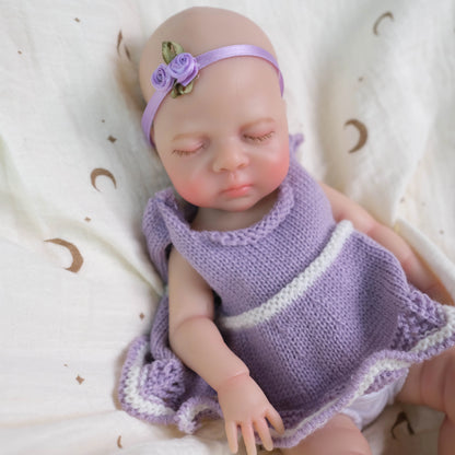 30 cm Luna Reborn-Puppe aus Vollsilikon mit zu öffnendem Mund im lila Kleid