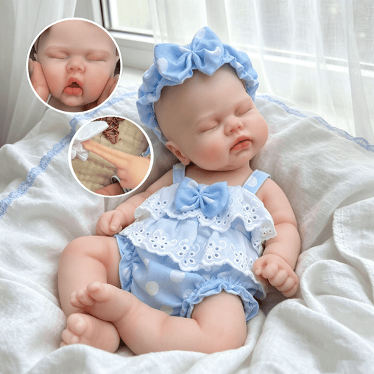 30 cm lebensechte Silikon Gurken Reborn Puppe Mädchen in blau-weiß gepunktetem Outfit