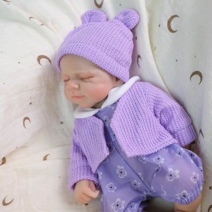30 cm Pascale Reborn-Puppe aus Vollsilikon mit zu öffnendem Mund in lila Kleidung