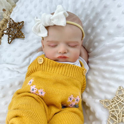 20 Zoll 3D-bemalte Rosalie Reborn Puppe schlafend in gelben Strickoutfits