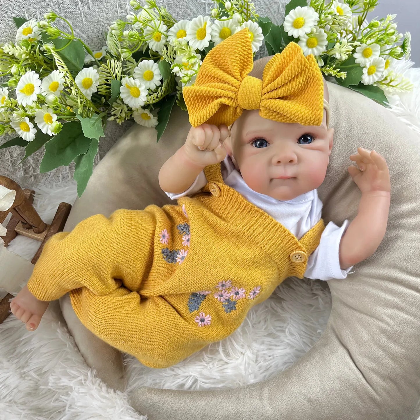 48 cm lebensechte blaue Augen Vinylkörper Bettie Reborn Baby Mädchen in gelber Strickkleidung