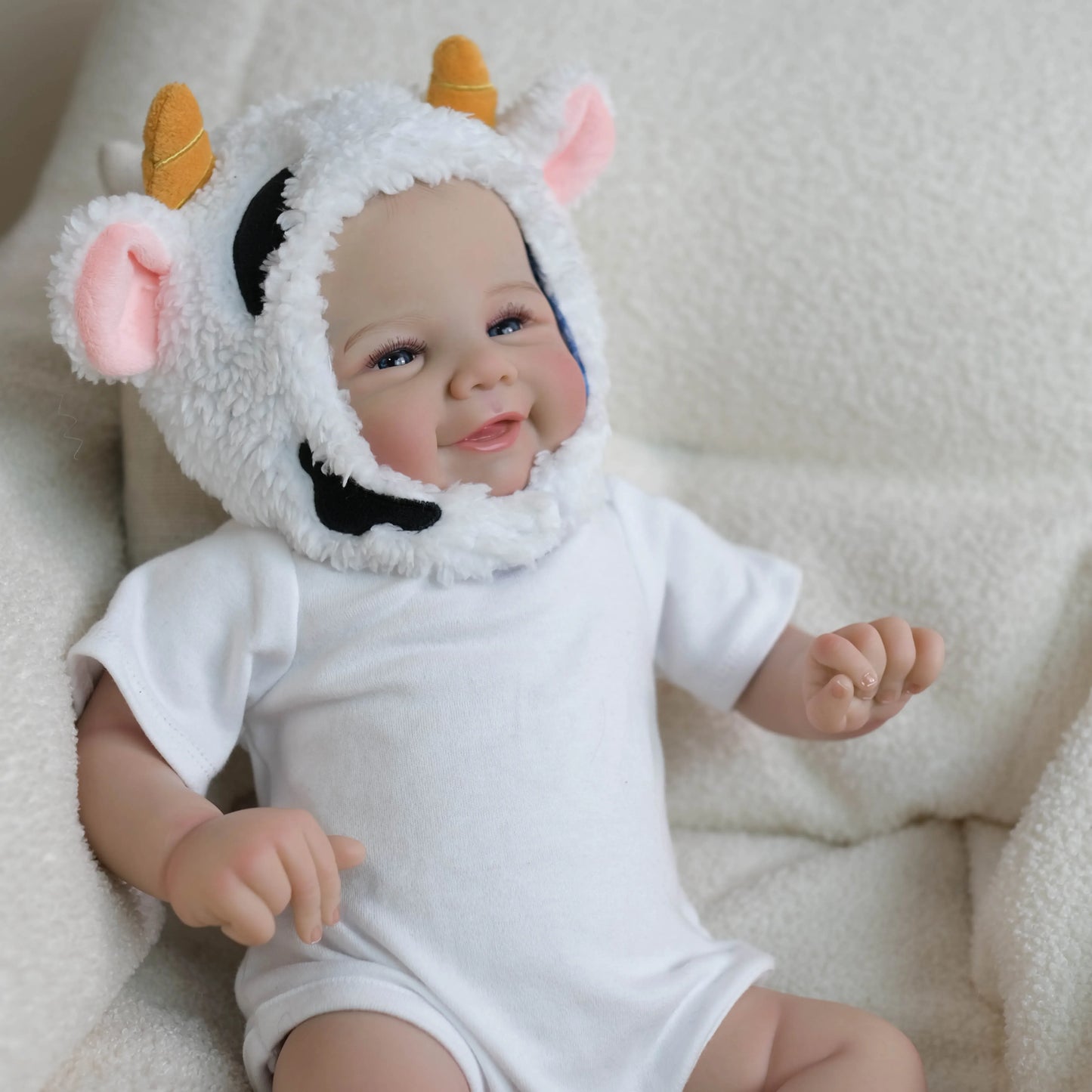 19 Zoll Vivienne Reborn-Puppe mit offenen Augen in weißer Kleidung