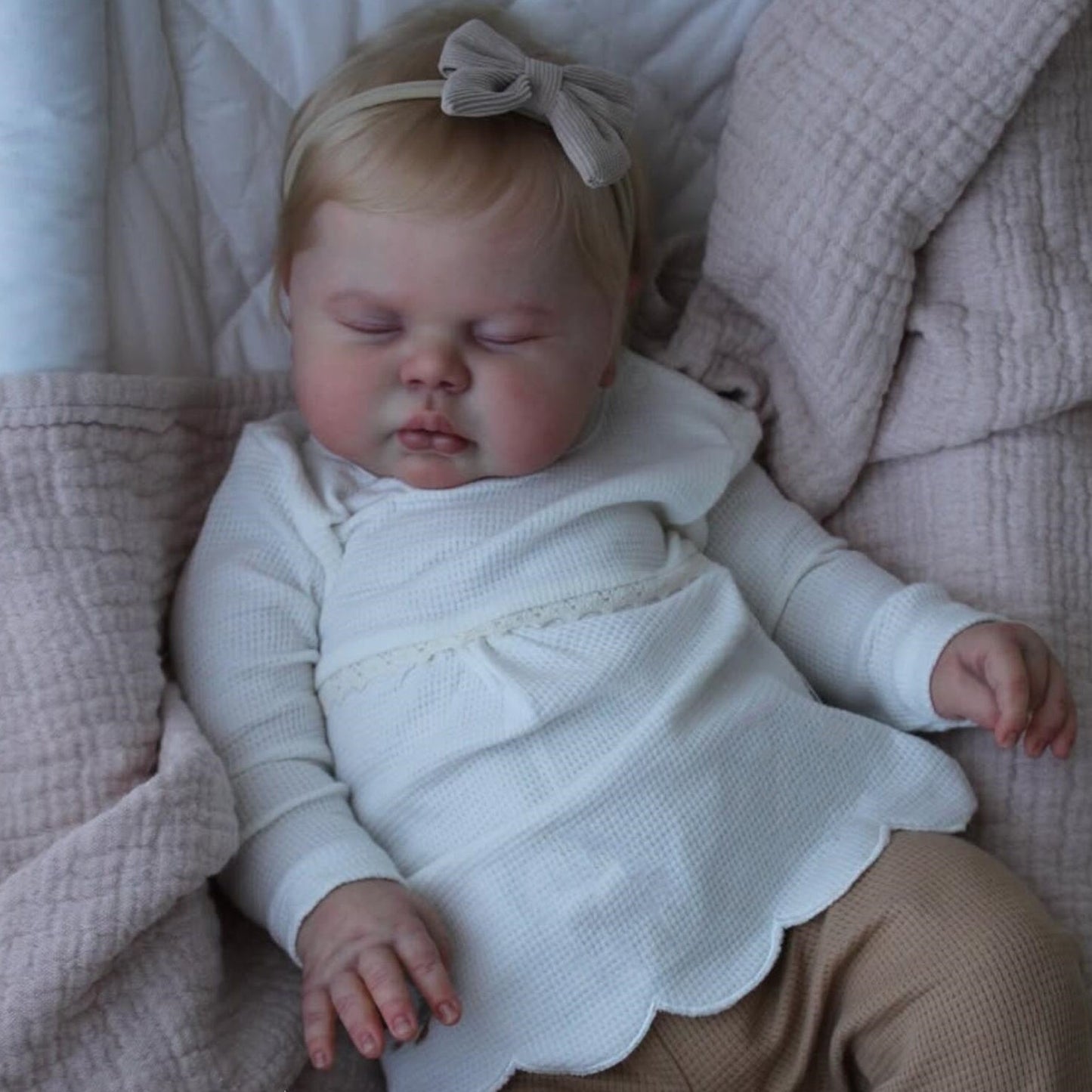 20 Zoll 3D-Reborn-Puppe mit blonden Haaren und geschlossenen Augen – Pickle