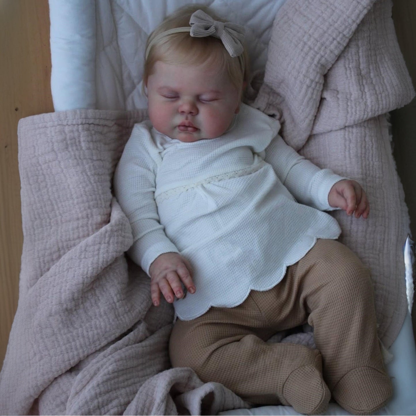 20 Zoll 3D-Reborn-Puppe mit blonden Haaren und geschlossenen Augen – Pickle