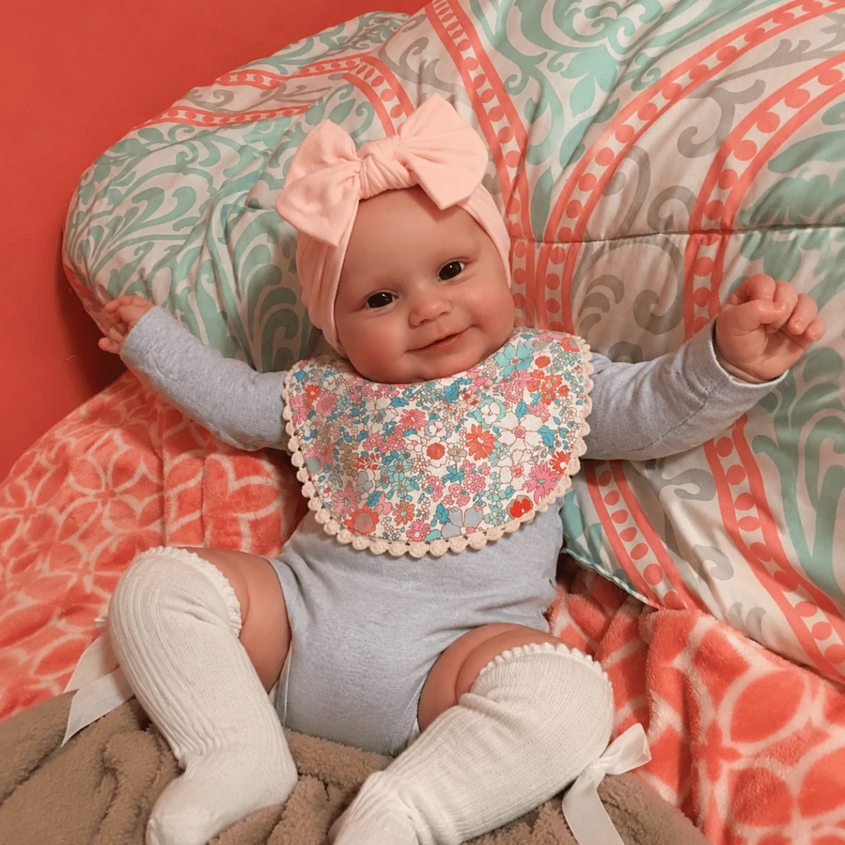 50cm Maddie Reborn Babypuppe mit offenen Augen im grauen Outfit