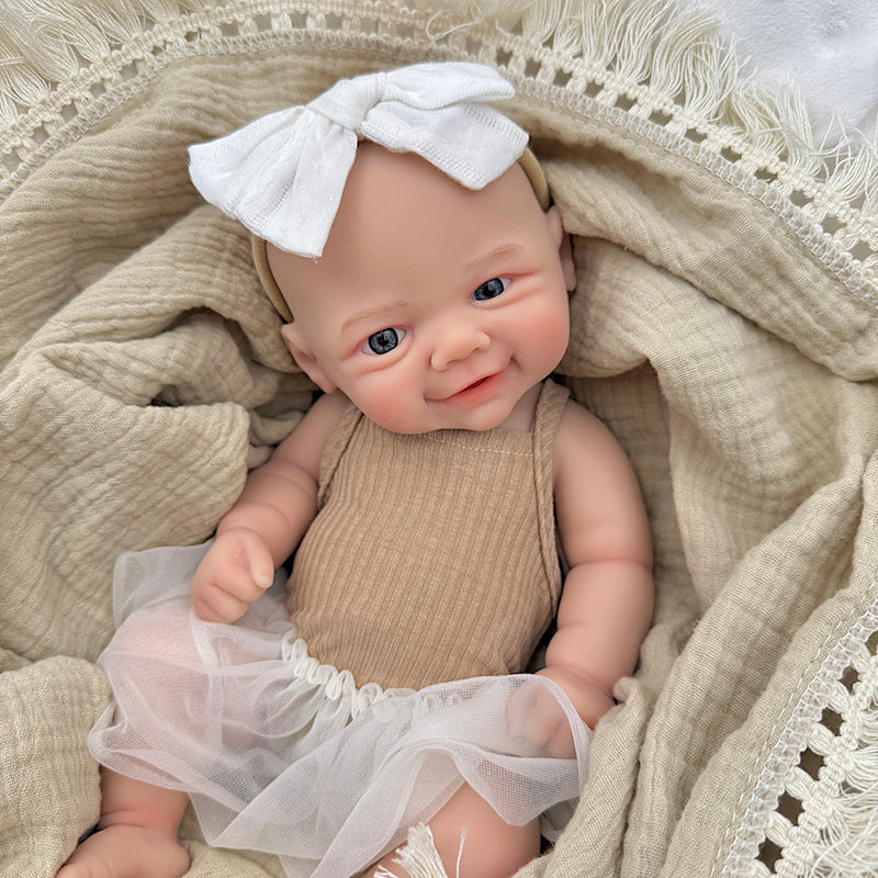 30 cm weiche Vivienne Reborn Puppe aus Vollsilikon im kaffeebraunen Kleid