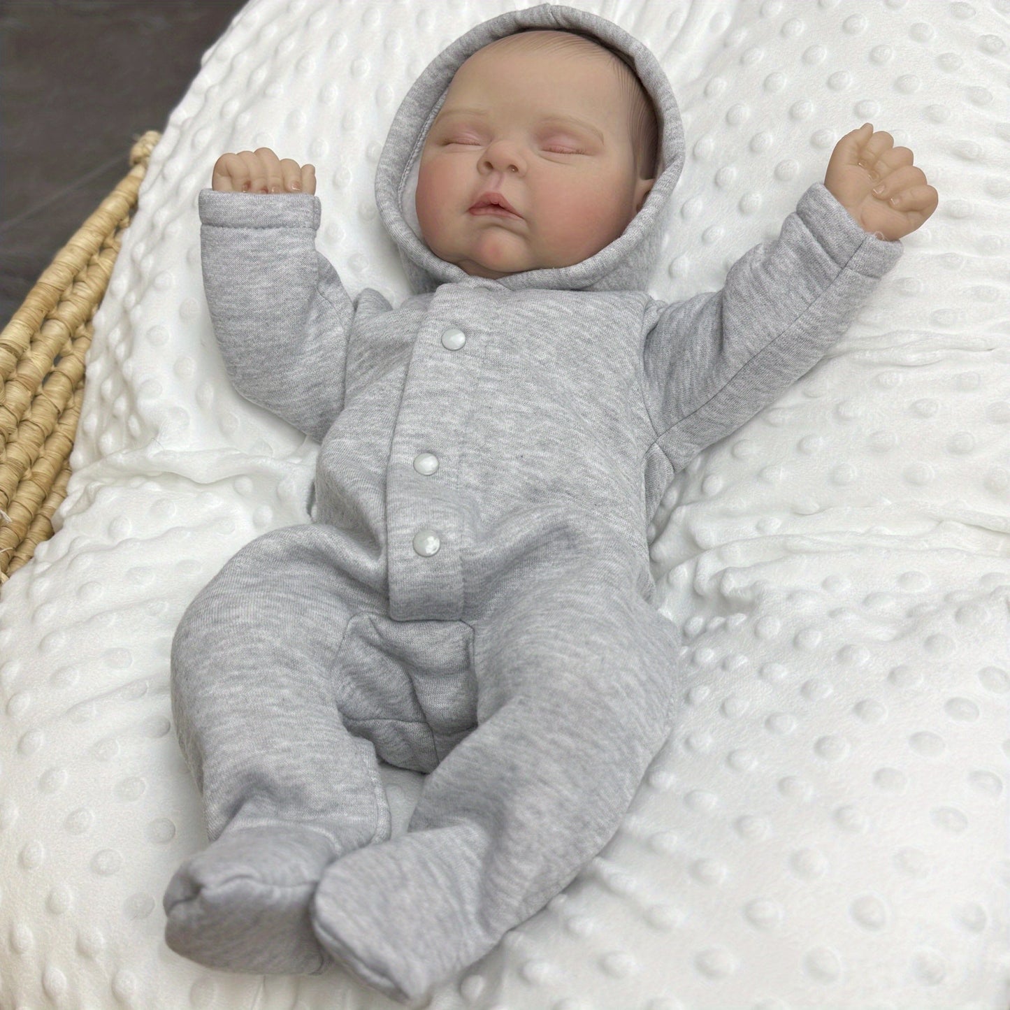 20 Zoll 3D-Reborn-Puppe mit weichem Körper geschlossenen Augen und grauer Kleidung – Peaches