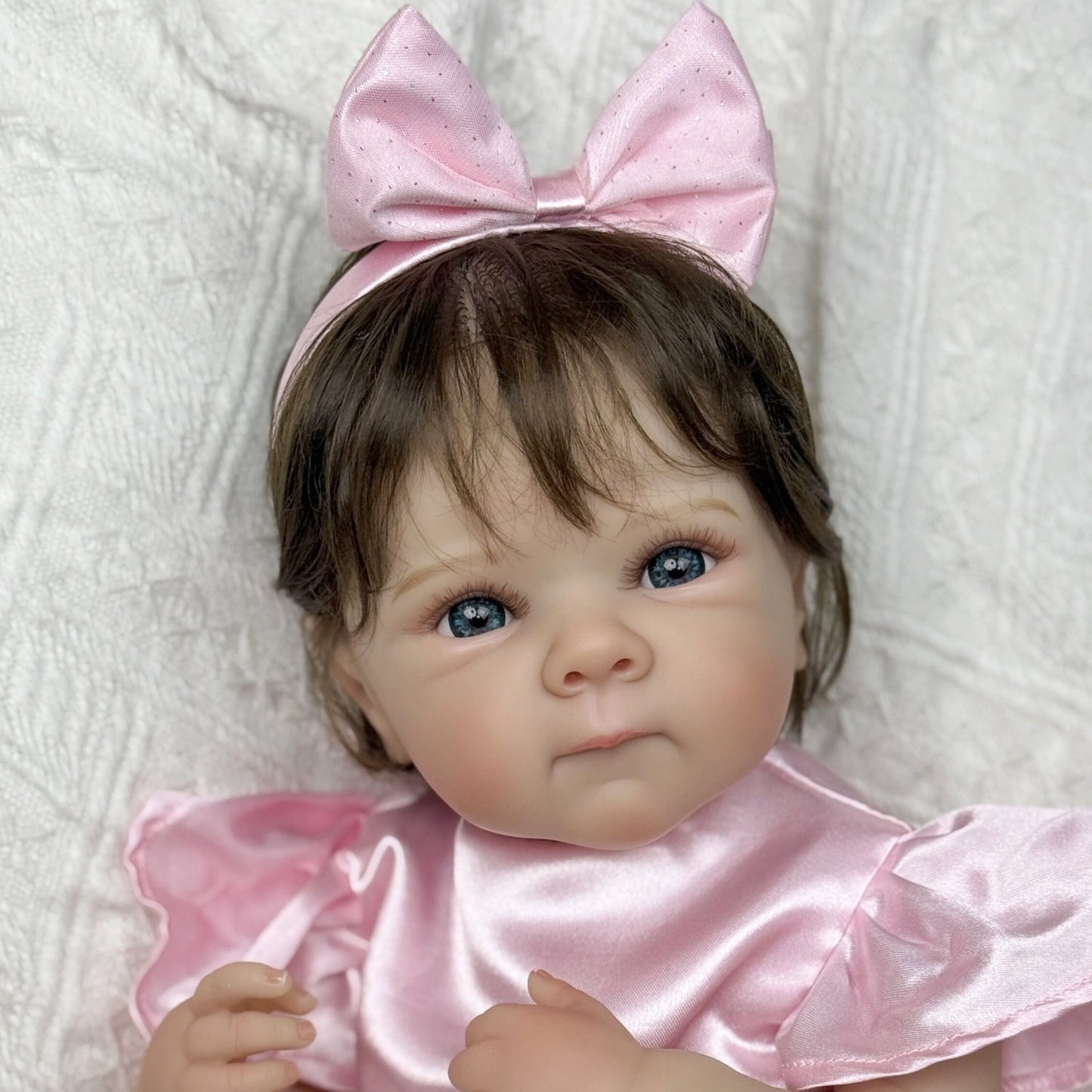 45 cm lebensechte Vinyl-Figur Bettie Reborn-Mädchen mit kurzen Haaren im rosa Kleid