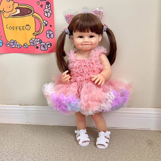 55 cm Raya Reborn-Puppe mit langen Haaren im rosa Kleid