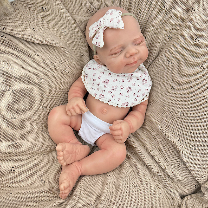 45cm dehnbares schlafendes Pascale Reborn Baby aus Vollsilikon mit Lätzchen mit Blumenmuster