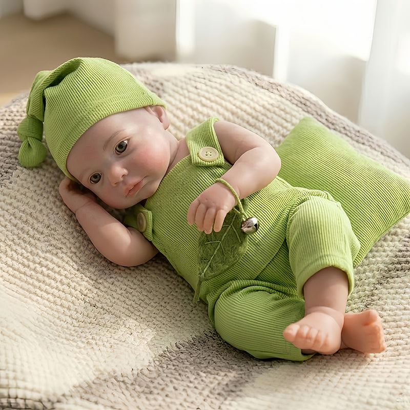 45cm waches Loulou Reborn Baby aus Vollsilikon in grünem Outfit