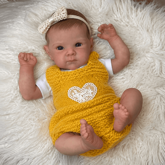 18 Zoll blauäugiges Bettie Reborn Baby Mädchen in gelbem Strickoverall