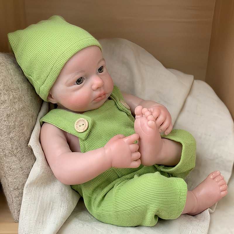 45cm waches Loulou Reborn Baby aus Vollsilikon in grünem Outfit