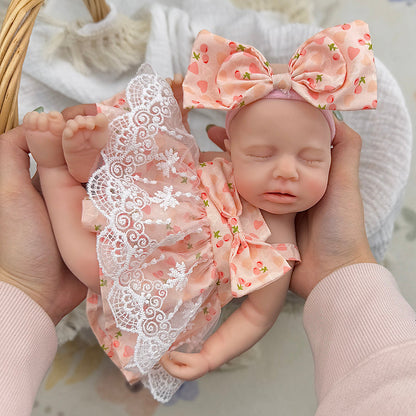 30cm Loulou Reborn Babypuppe aus Vollsilikon mit geschlossenen Augen im Kirsch-Spitzenkleid