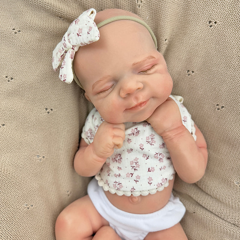 45cm dehnbares schlafendes Pascale Reborn Baby aus Vollsilikon mit Lätzchen mit Blumenmuster