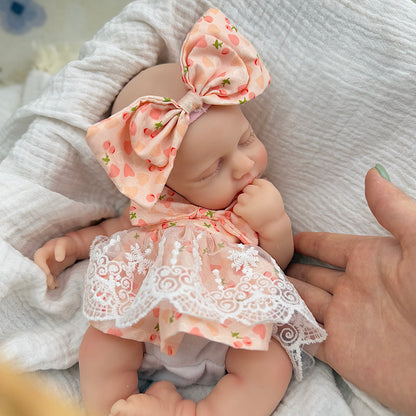 30cm Loulou Reborn Babypuppe aus Vollsilikon mit geschlossenen Augen im Kirsch-Spitzenkleid