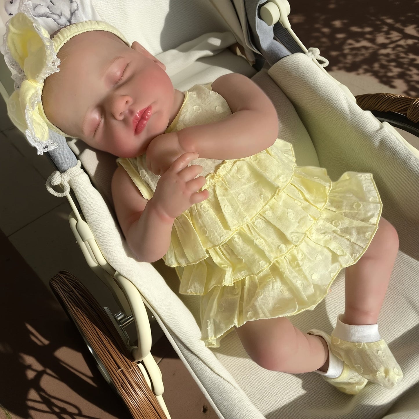 20 Zoll 3D-Haut geschlossene Augen Loulou Reborn-Baby-Mädchen im gelben Kleid