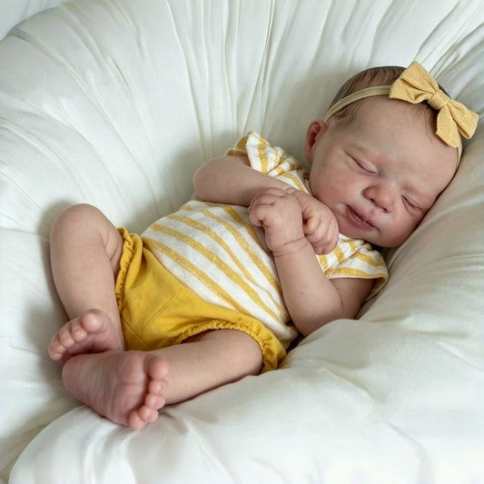 48 cm schlafendes Reborn-Baby Pascale im gelben Strampler