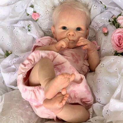 45cm (18 Zoll) Reborn Puppe Bettie (Mädchen) mit blauen Augen und rosa Blumen-Outfit