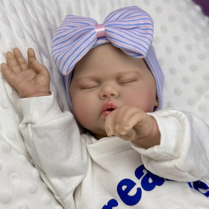 50 cm weiche Stoffpuppe Schlafende Gurke Reborn-Baby im Strampler mit Buchstabenmuster