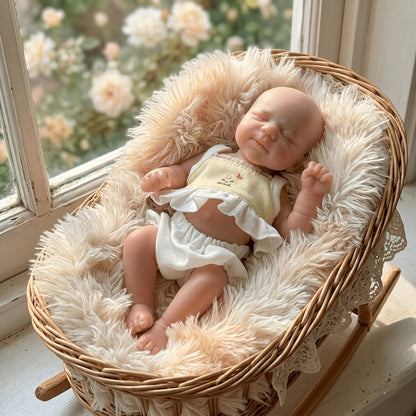20cm Mini Reborn Baby Pascale aus Silikon mit geschlossenen Augen in gelbem Outfit