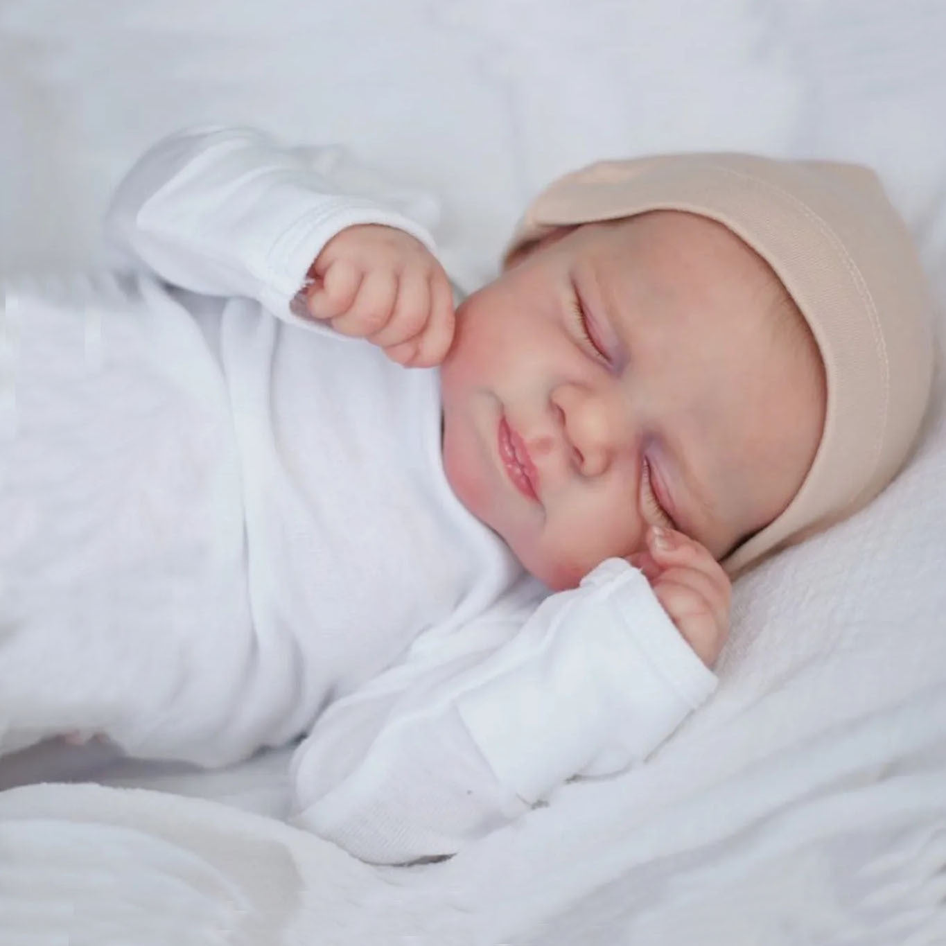 19 Zoll lebensechte Reborn Puppe mit geschlossenen Augen Jungen/Mädchen