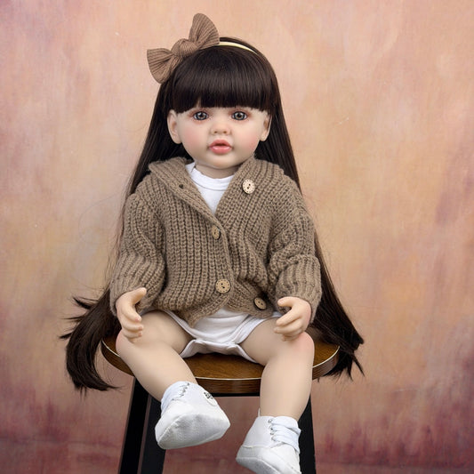 55 cm langes langhaariges Reborn-Baby-Mädchen im braunen Pullover – Betty
