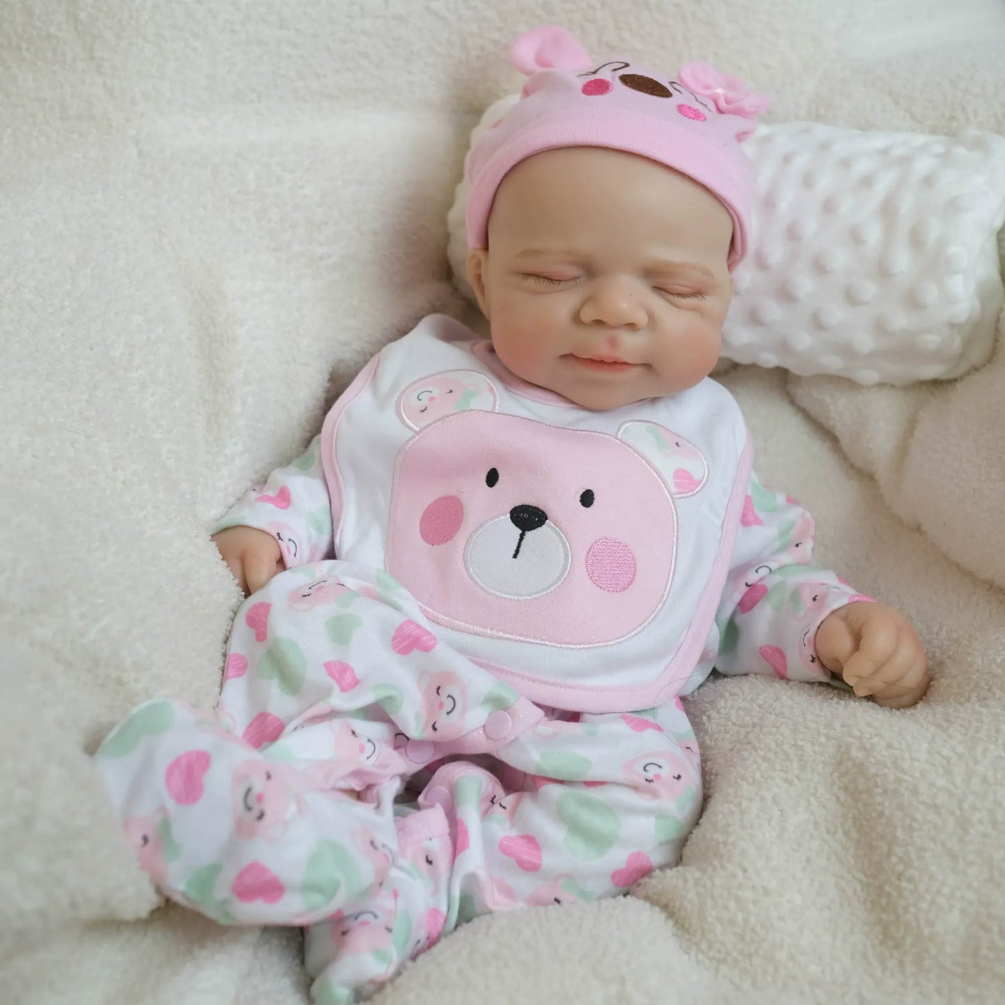 45 cm weiche Vollsilikon-Reborn Babypuppe Pascale im rosa Bären-Outfit