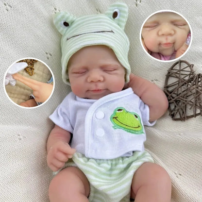 30 cm Pascale Reborn Puppe aus Vollsilikon mit geschlossenen Augen in grüner Froschkleidung