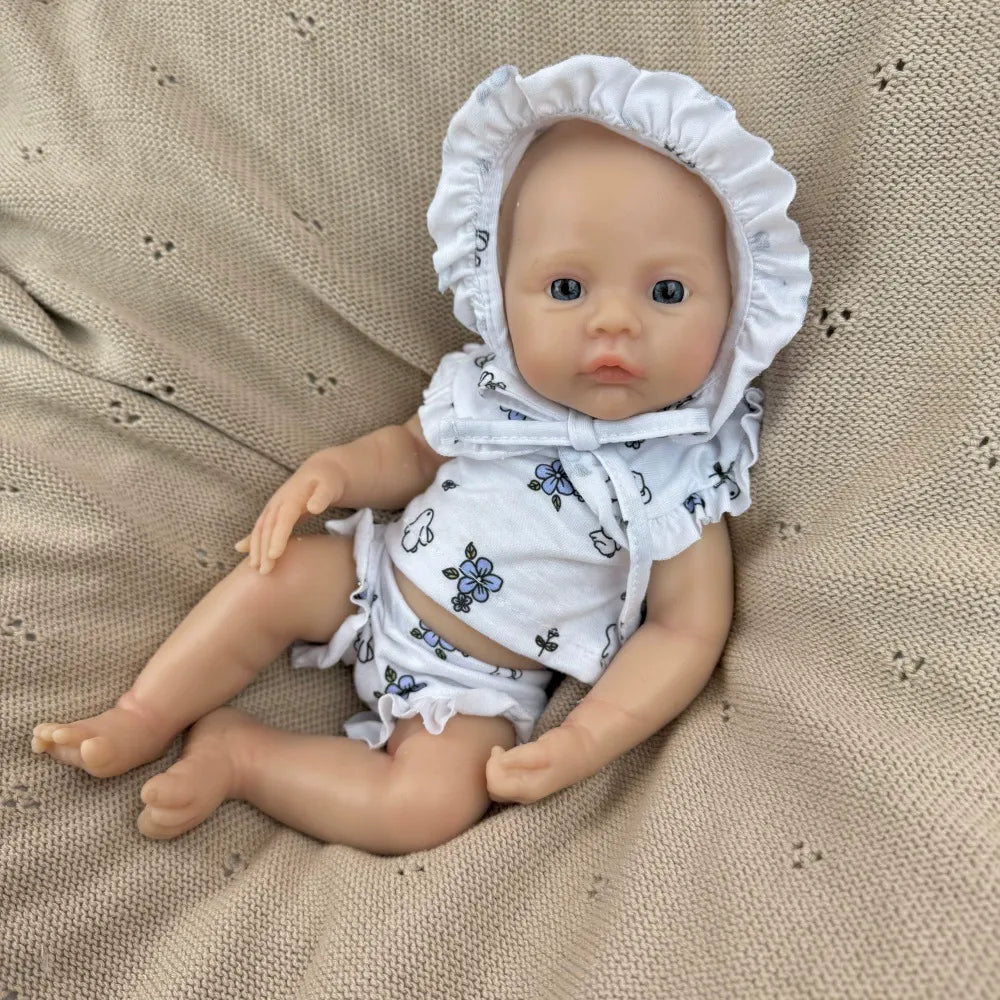 30 cm vollständig aus Silikon gefertigtes Reborn Baby Meadow Mädchen in weißer Blumenkleidung
