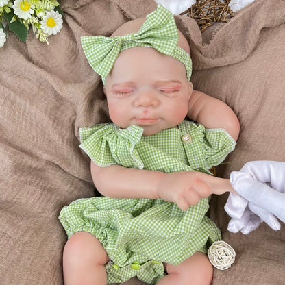 45 cm dehnbare Pascale-Reborn Puppe aus Vollsilikon im grünen Karo Outfit