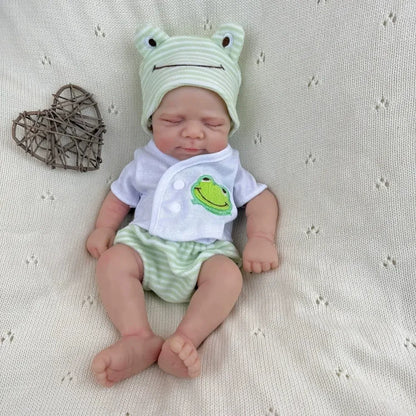 30 cm Pascale Reborn Puppe aus Vollsilikon mit geschlossenen Augen in grüner Froschkleidung