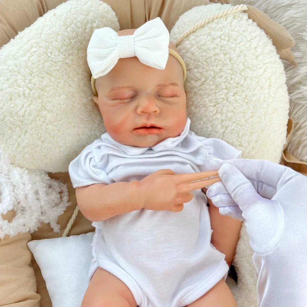 45 cm dehnbares Loulou Reborn Mädchen aus Vollsilikon in weißen Outfits