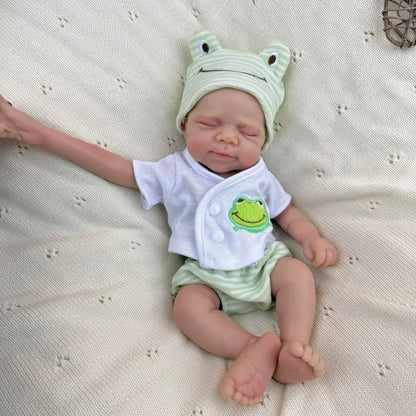 30 cm Pascale Reborn Puppe aus Vollsilikon mit geschlossenen Augen in grüner Froschkleidung