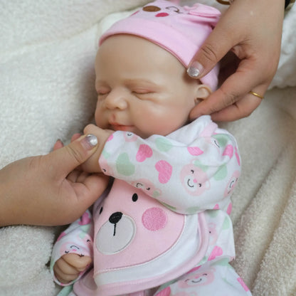 45 cm weiche Vollsilikon-Reborn Babypuppe Pascale im rosa Bären-Outfit