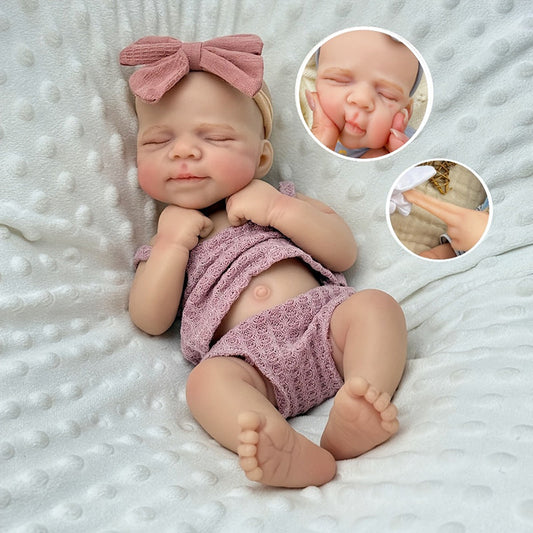 30 cm lebensechte Reborn Babypuppe Pascale aus Vollsilikon mit geschlossenen Augen in lila Outfits