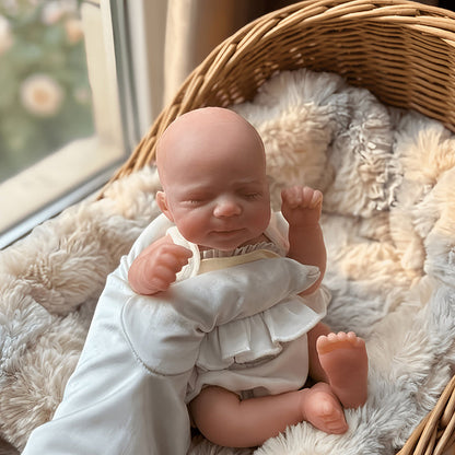 20cm Mini Reborn Baby Pascale aus Silikon mit geschlossenen Augen in gelbem Outfit