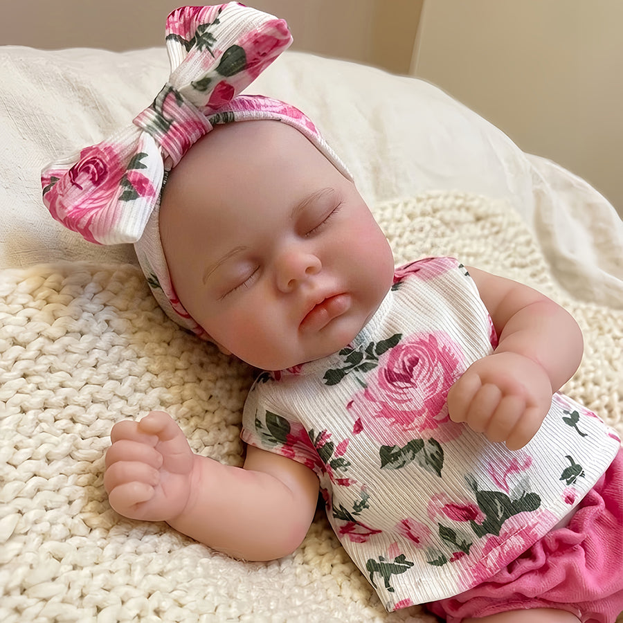 30cm Pickle Reborn Puppe aus Vollsilikon mit geschlossenen Augen im geblümten Outfit