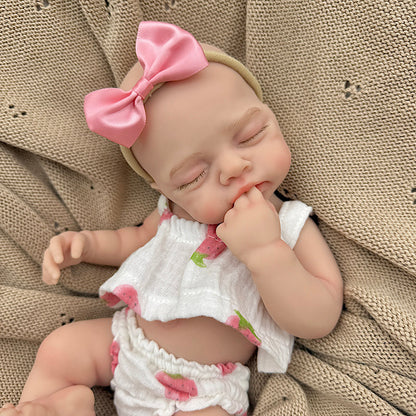 30 cm lebensechte Irys Reborn Baby Dame aus Vollsilikon mit geschlossenen Augen in Erdbeer-Outfits