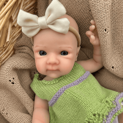30cm Reborn Babypuppen Mädchen Bettie aus Vollsilikon im grünen Pullover