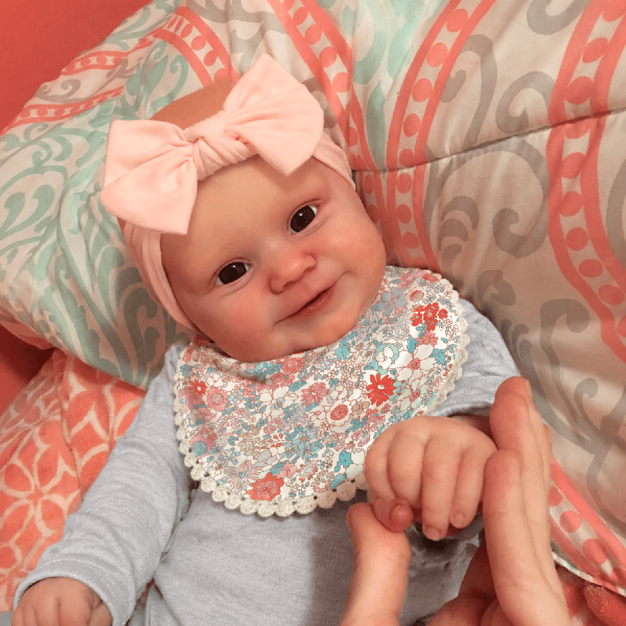 50cm Maddie Reborn Babypuppe mit offenen Augen im grauen Outfit